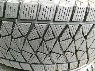 225-60-18  Bridgestone Blizzak DM-V2 