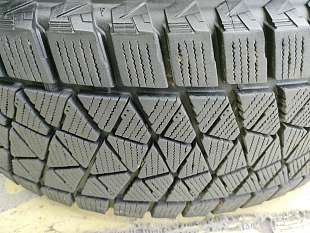 225-60-18  Bridgestone Blizzak DM-V2 